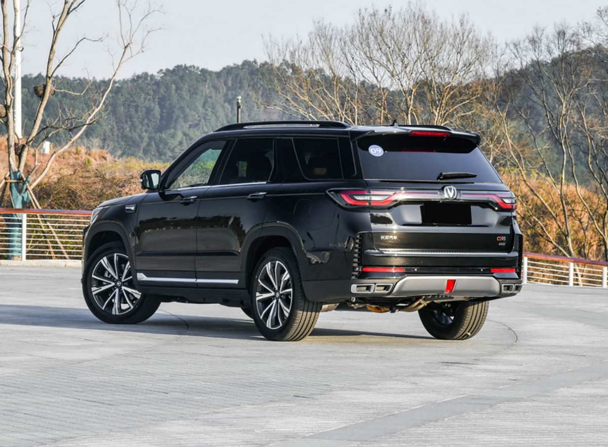 20万预算选2.0T大尺寸SUV 长安CS95PLUS对比广汽传祺GS8