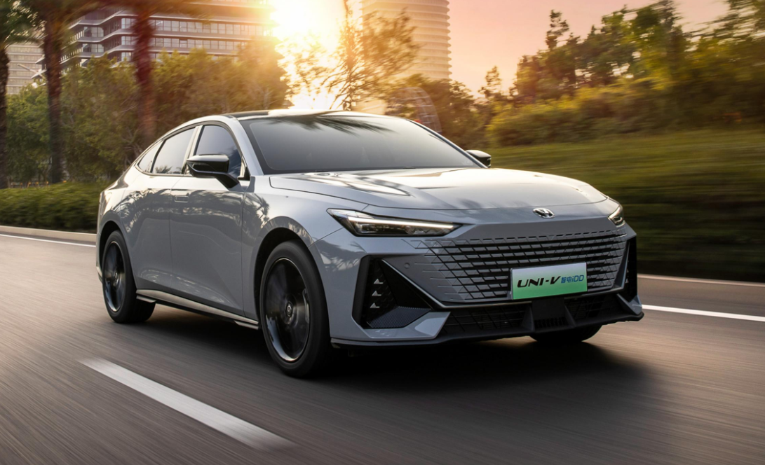 试驾体验UNI-V iDD，6.5秒破百+1100Km综合续航，尾翼却成选装？