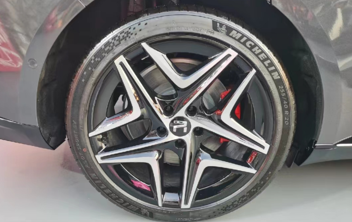 三联屏+换电、续航666km！飞凡F7即将上市，这波压力给到极氪001