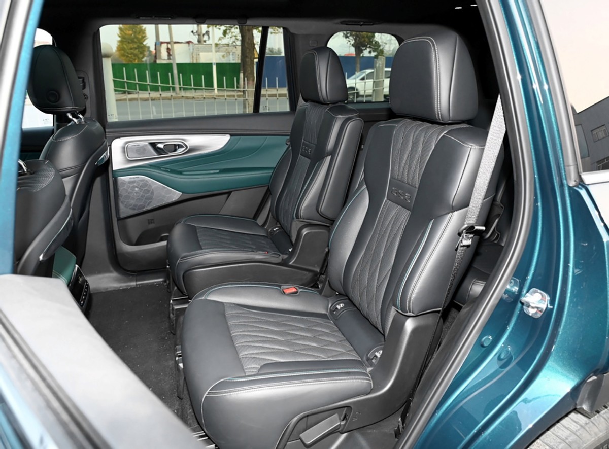 20万预算选2.0T大尺寸SUV 长安CS95PLUS对比广汽传祺GS8