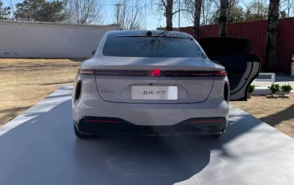 三联屏+换电、续航666km！飞凡F7即将上市，这波压力给到极氪001