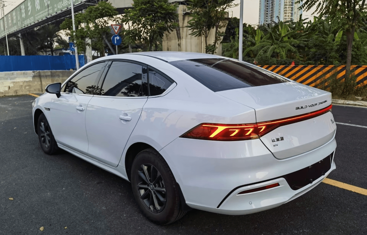 新款价格门槛降了1.2万，秦PLUS EV冠军版还有哪些新变化？