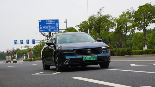 热门B级车也出插混版，价格对标model 3比亚迪汉
