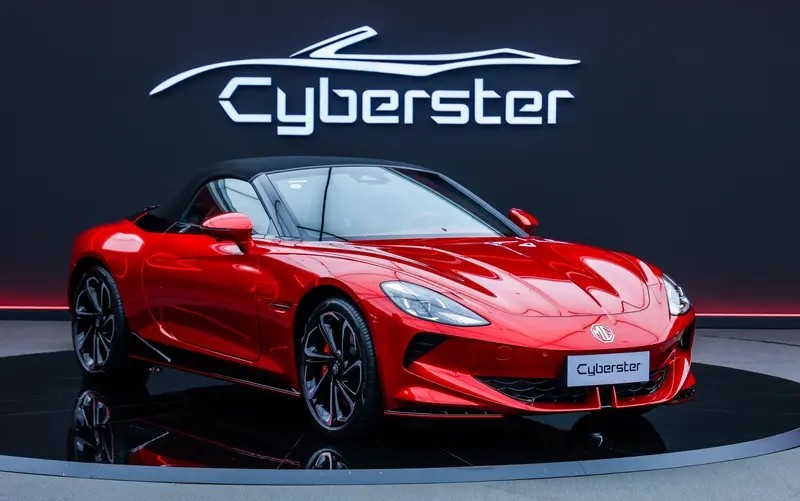 中国首款敞篷电动跑车！MG Cyberster将于成都车展亮相