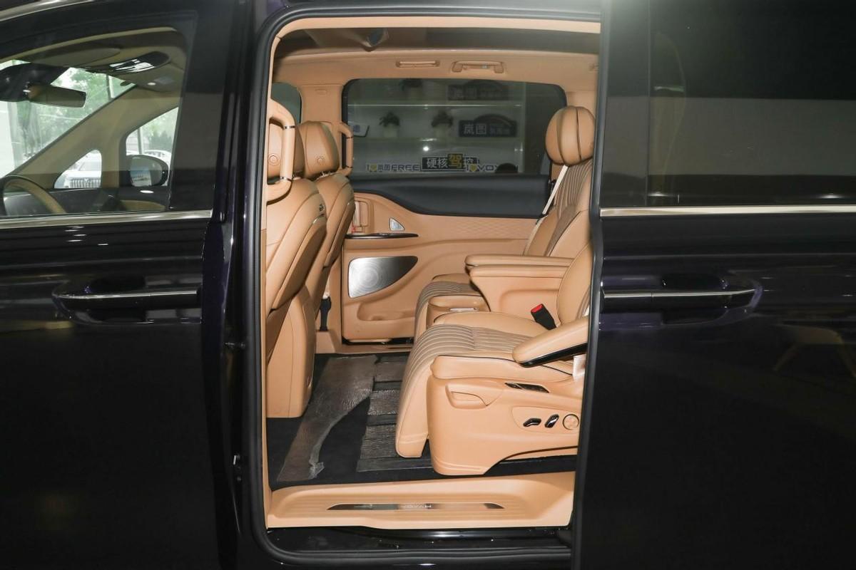 40万级MPV“前有狼后有虎”，岚图梦想家仍想当标杆，凭的什么？