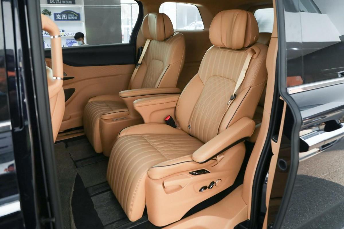 40万级MPV“前有狼后有虎”，岚图梦想家仍想当标杆，凭的什么？