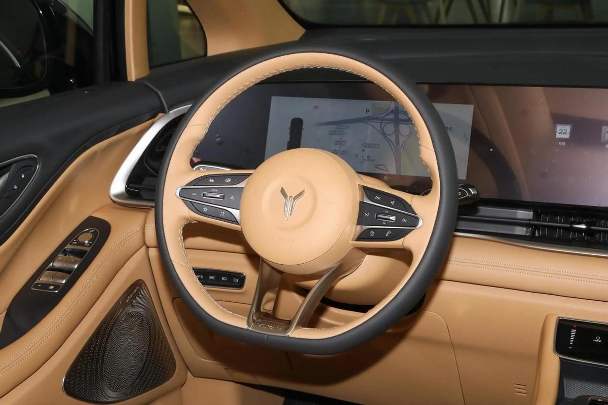 40万级MPV“前有狼后有虎”，岚图梦想家仍想当标杆，凭的什么？
