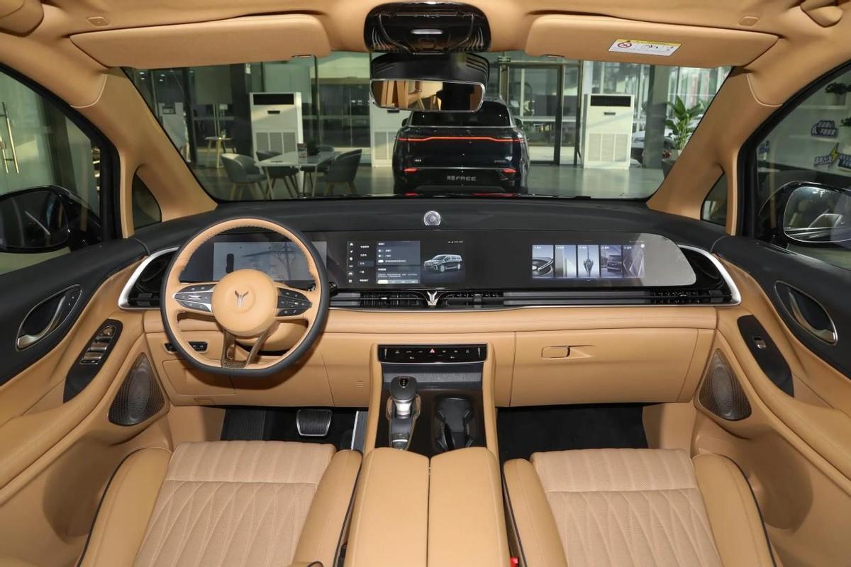 40万级MPV“前有狼后有虎”，岚图梦想家仍想当标杆，凭的什么？