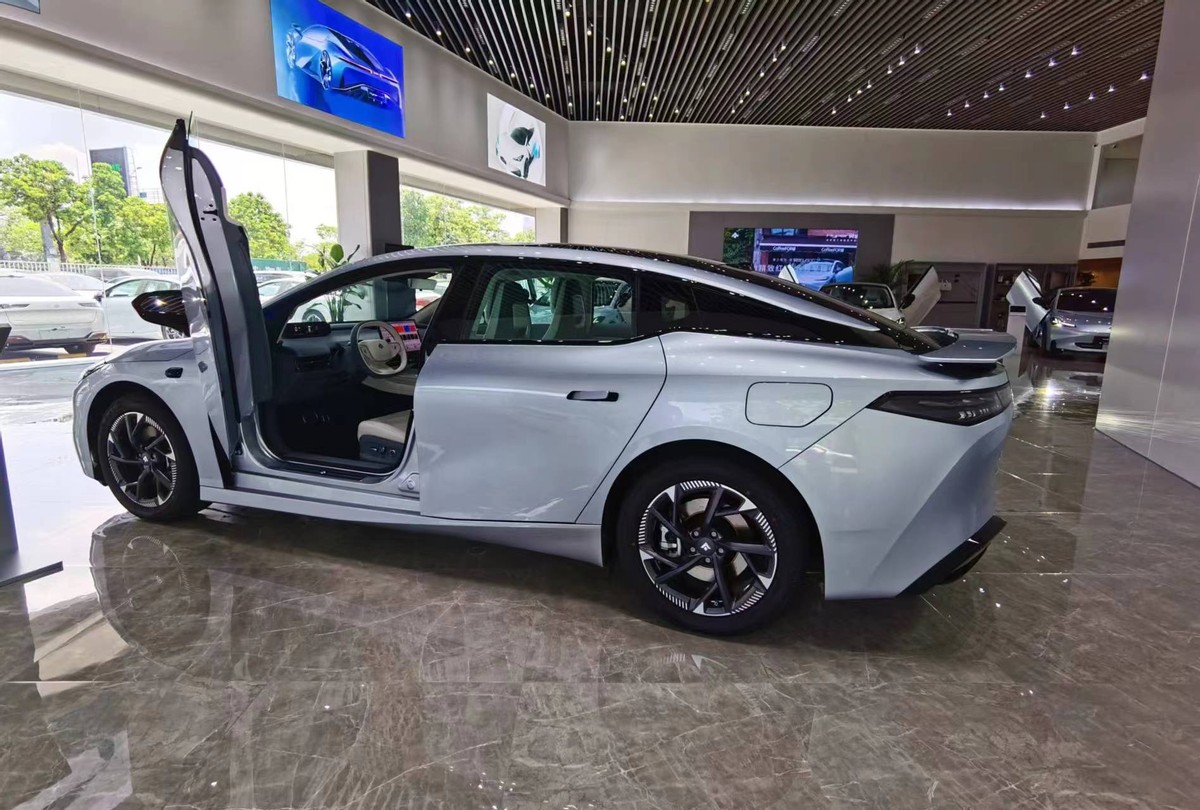 应声新款Model 3涨价！昊铂GT加推710km版本，降价2万！