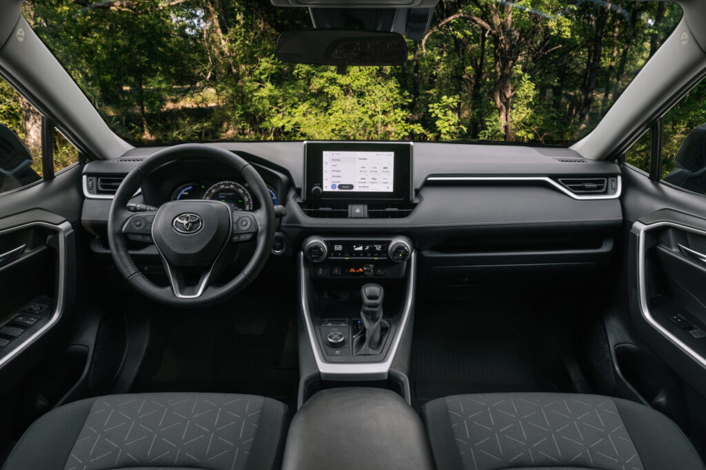 美版2024款丰田RAV4售价公布 约人民币20.8万元起 标配2.5L+8AT