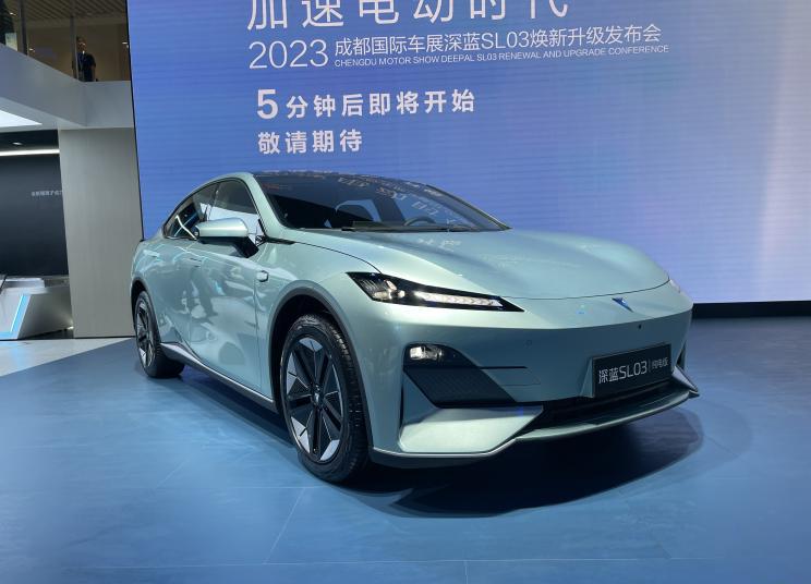 长安要“掀桌子”？B级轿车14.59w起，能上绿牌，带你看深蓝SL03