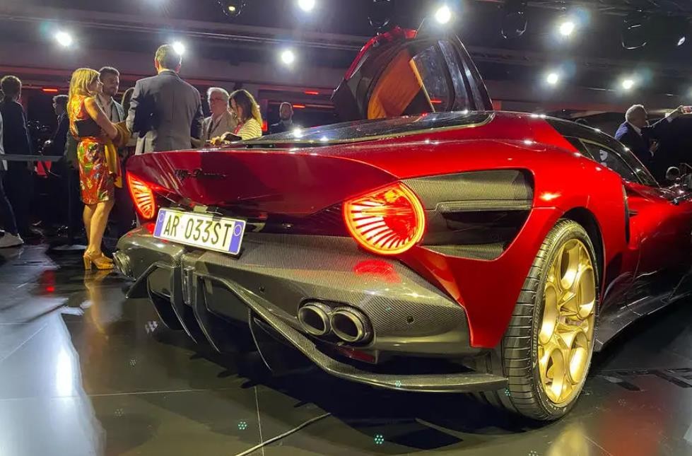 解读阿尔法罗密欧33 Stradale，全球限量33台，极速333km/h