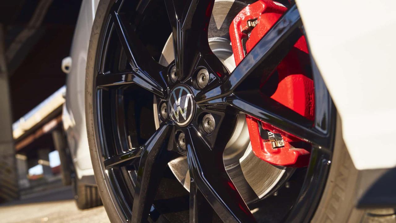 大众高尔夫GTI 380手动版官图发布，运动效果明显