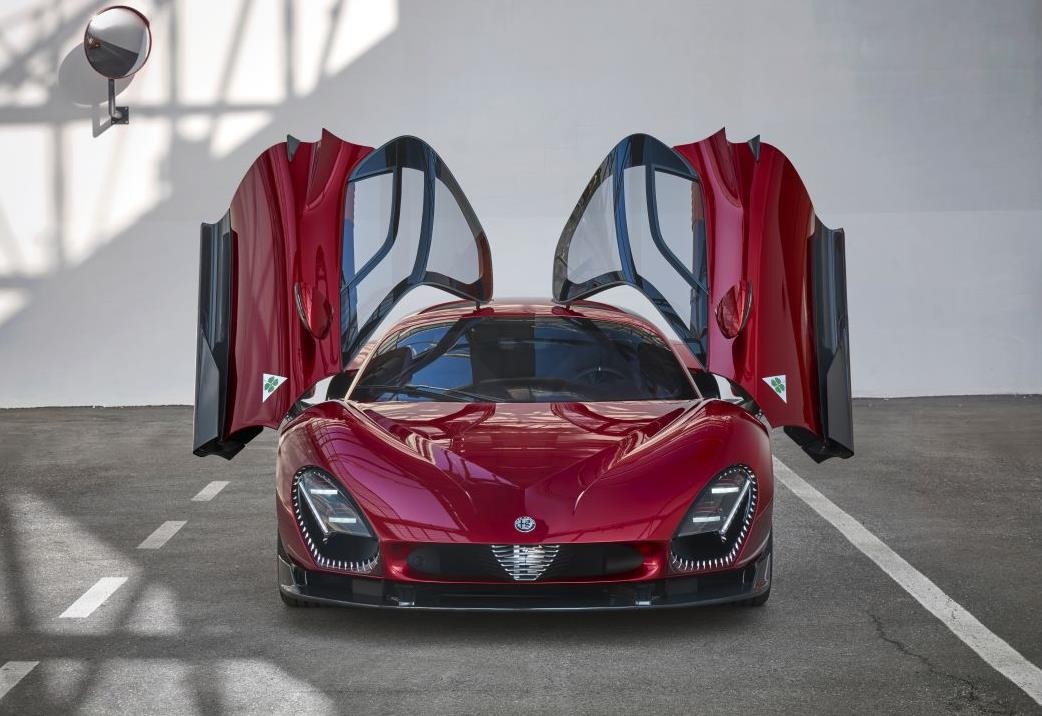 解读阿尔法罗密欧33 Stradale，全球限量33台，极速333km/h