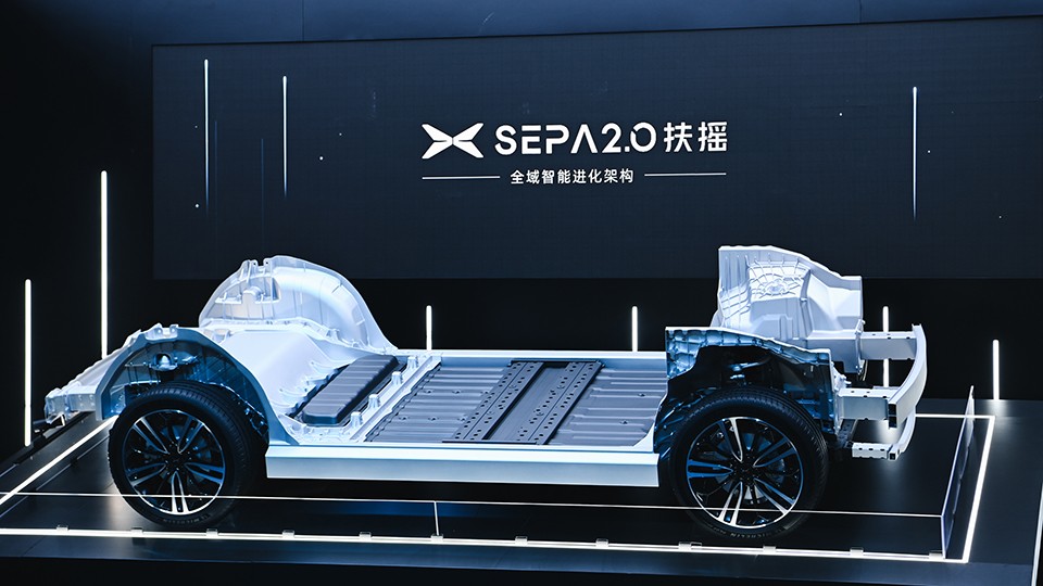 特斯拉研发速度缩短50%，美系车顶不住，大众丰田还能扛？