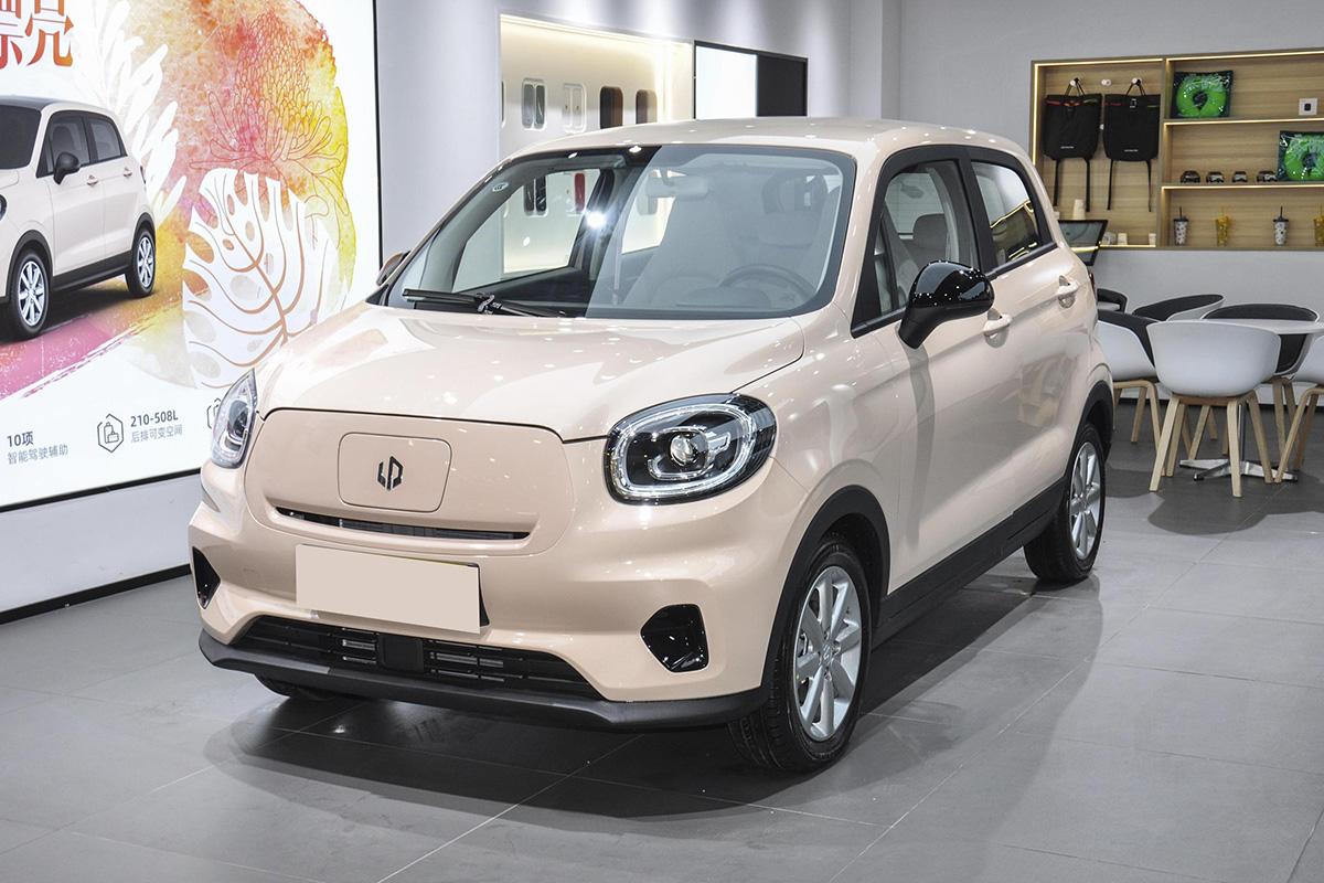 适合买菜代步的小车，零跑T03最高降1万元，5门4座，续航200km