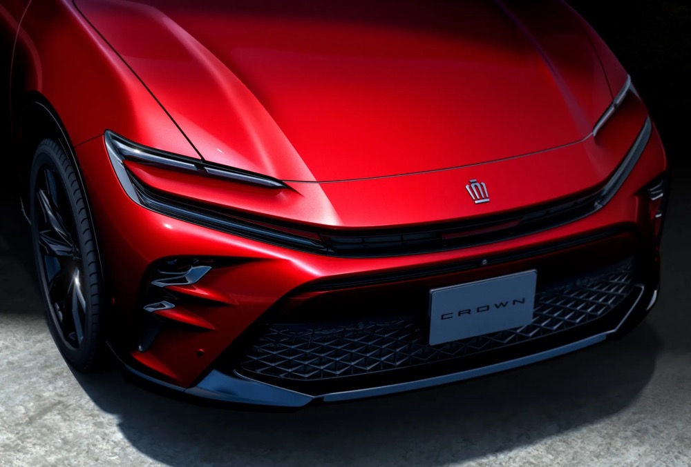 丰田皇冠再出新车型，跨界两厢长得像马自达CX-4