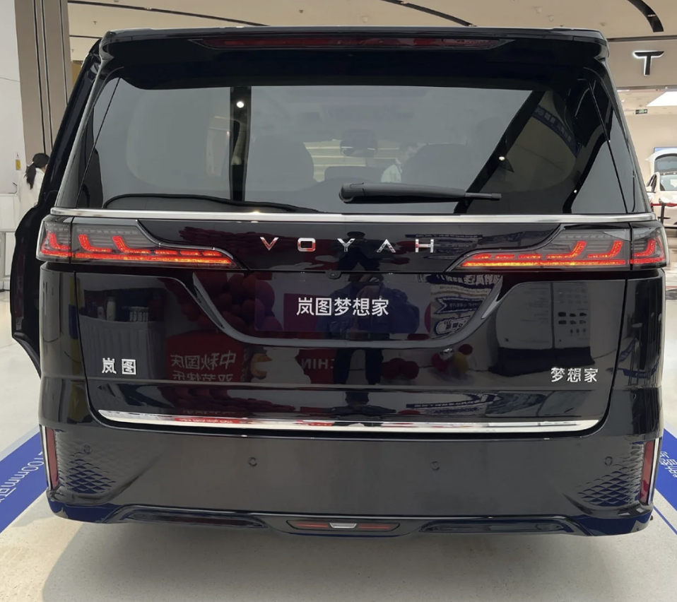2023款岚图梦想家到店，换装静音轮胎，续航表现升级，即将上市