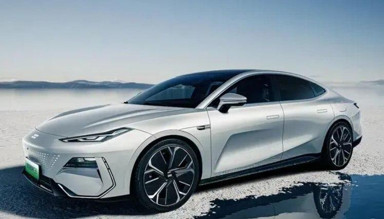 吉利银河E8实车曝光 定位中大型纯电轿跑 四季度正式上市交付