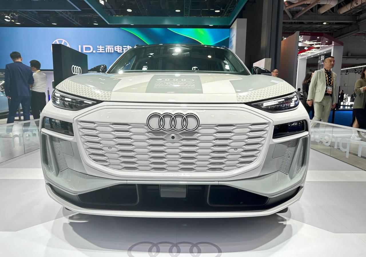 奥迪Q6 e-tron亮相2023广州车展，支持800伏快充，2024年上市