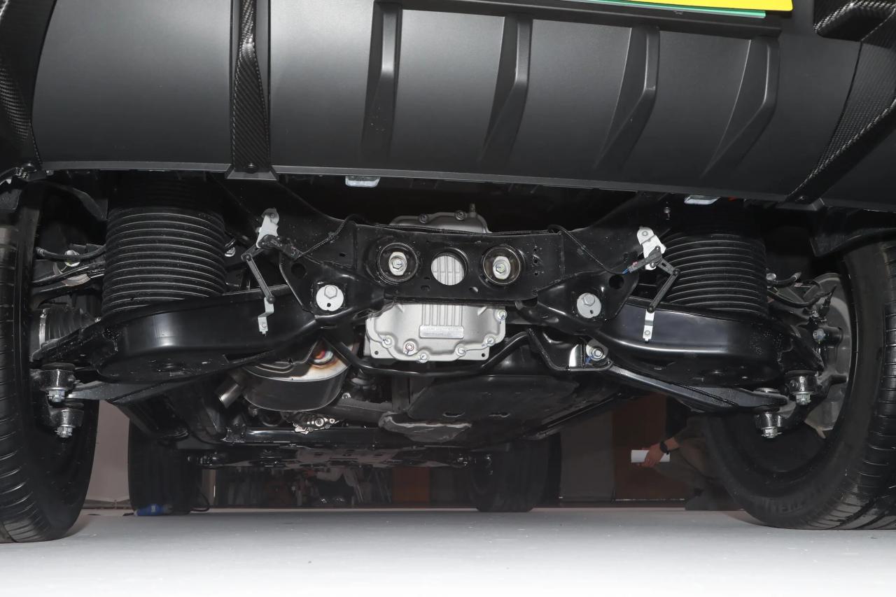坦克700 Hi4-T首发限定版开启预售，3.0T V6插混动力，预售价70万元
