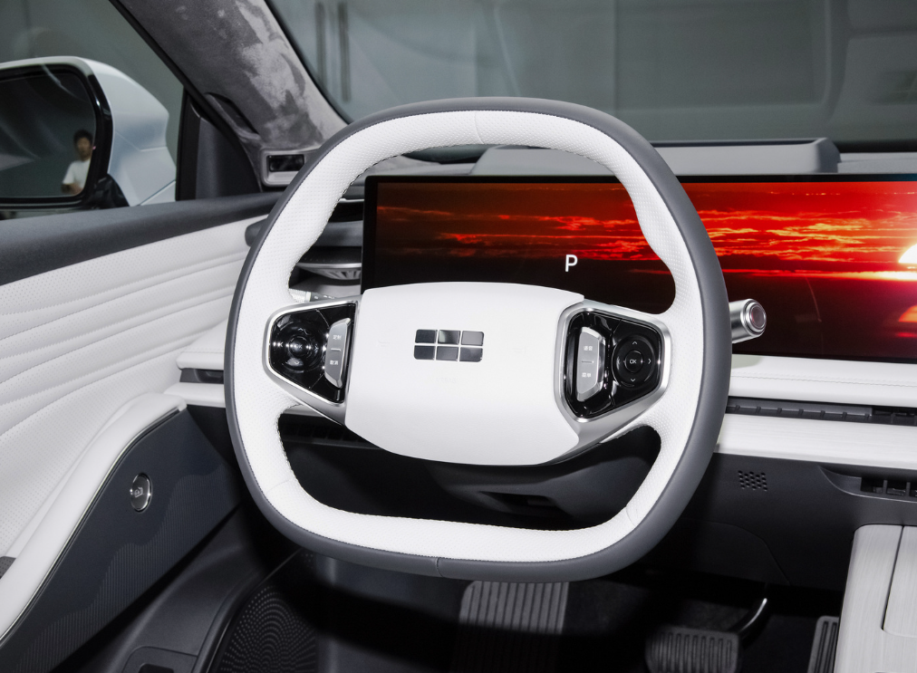 预售价18.8万元起，吉利银河E8要抢比亚迪汉、Model3饭碗？