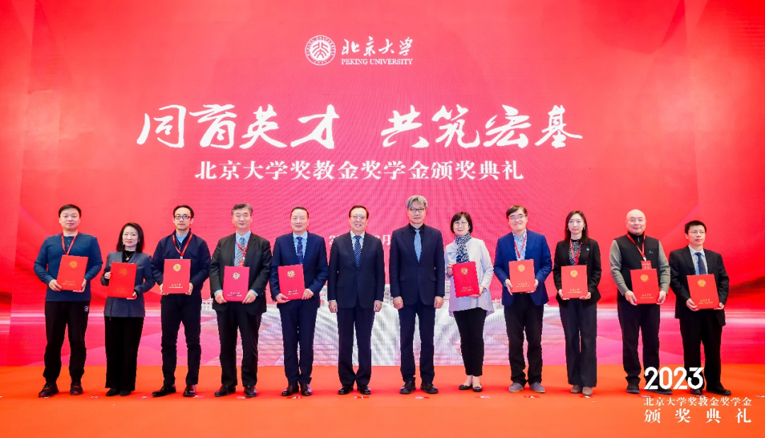 兴证全球基金副总经理秦杰（右四）