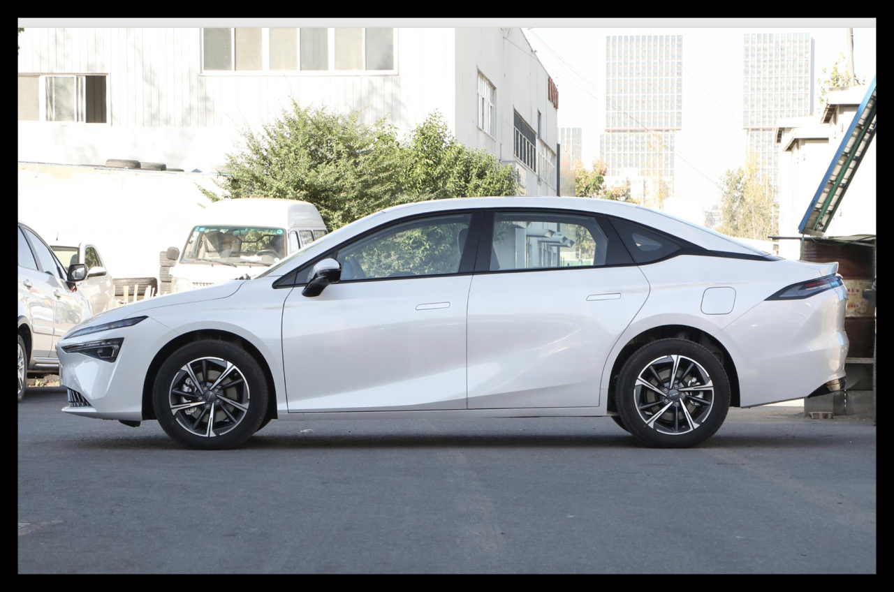 轴距超2.7米,起售价14.99万,纯电家轿AION S Max怎么样?