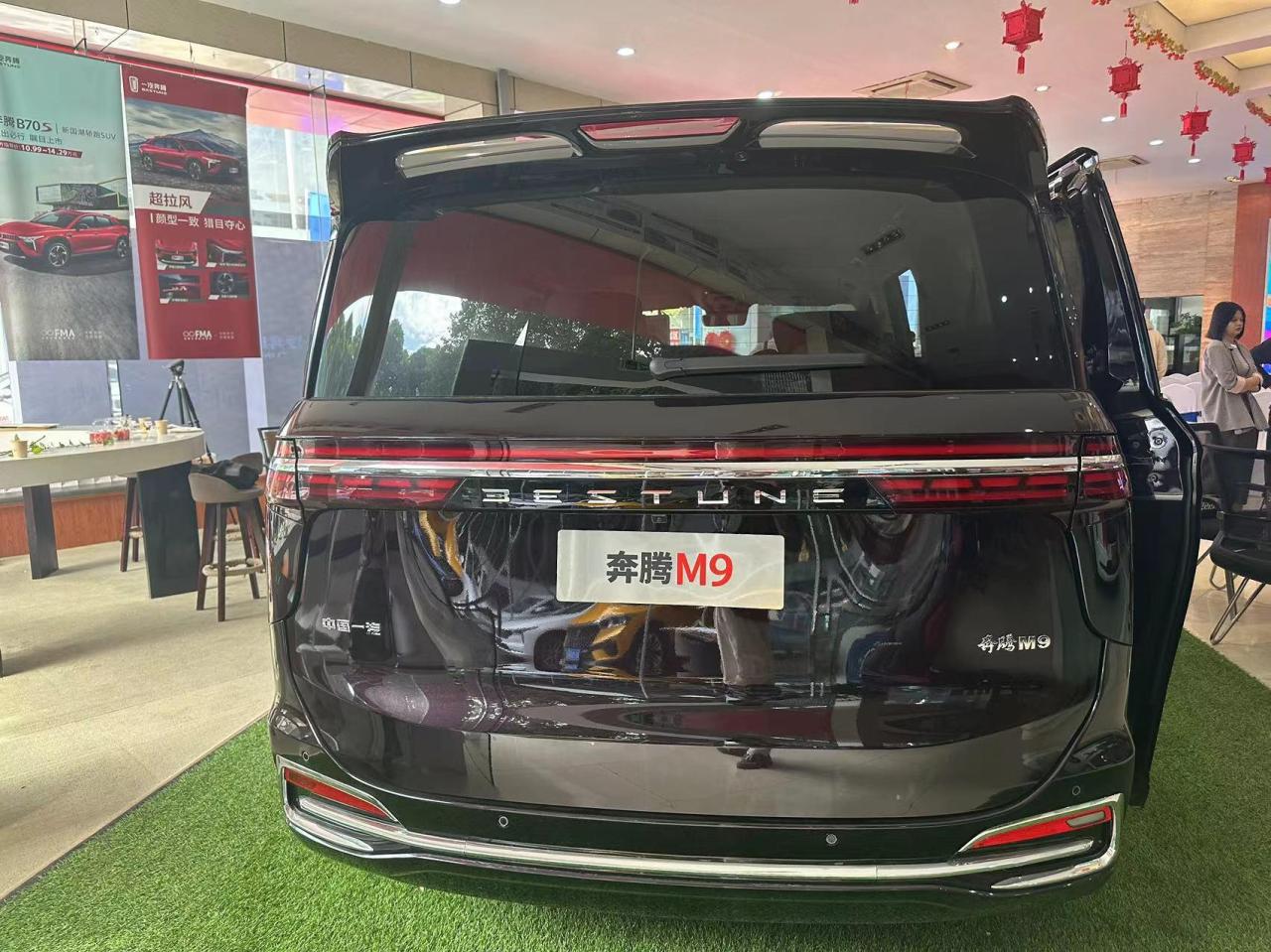 探店奔腾M9,作为一款中大型MPV,空间表现究竟如何?