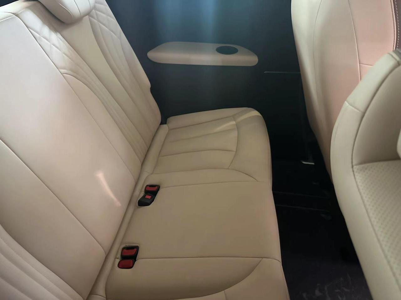 探店奔腾M9,作为一款中大型MPV,空间表现究竟如何?