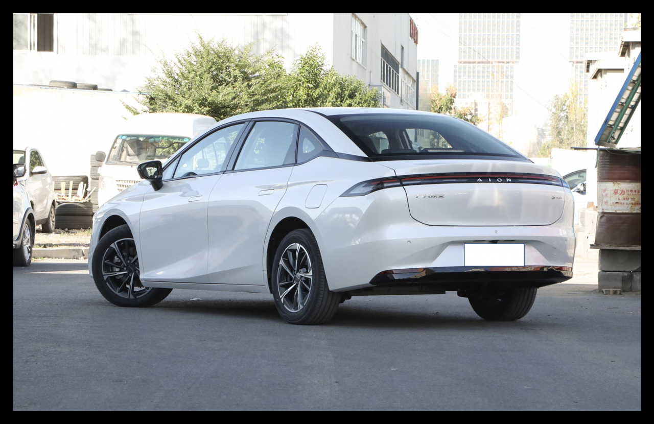 轴距超2.7米,起售价14.99万,纯电家轿AION S Max怎么样?