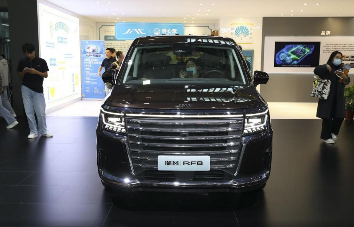 中大型MPV江淮瑞风RF8上市！售价16.99万起！