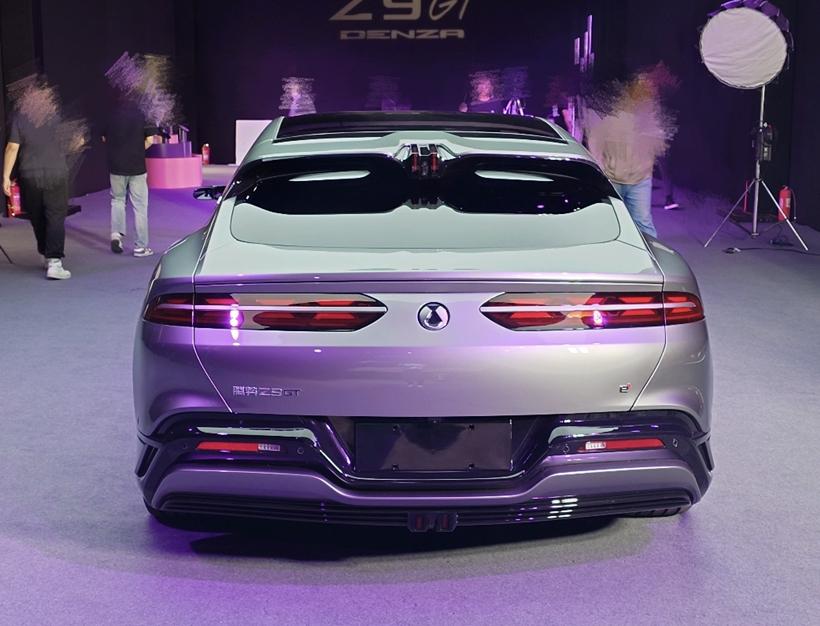 腾势版“帕美”？全新腾势Z9 GT实车曝光，车长近5米2，配三电机