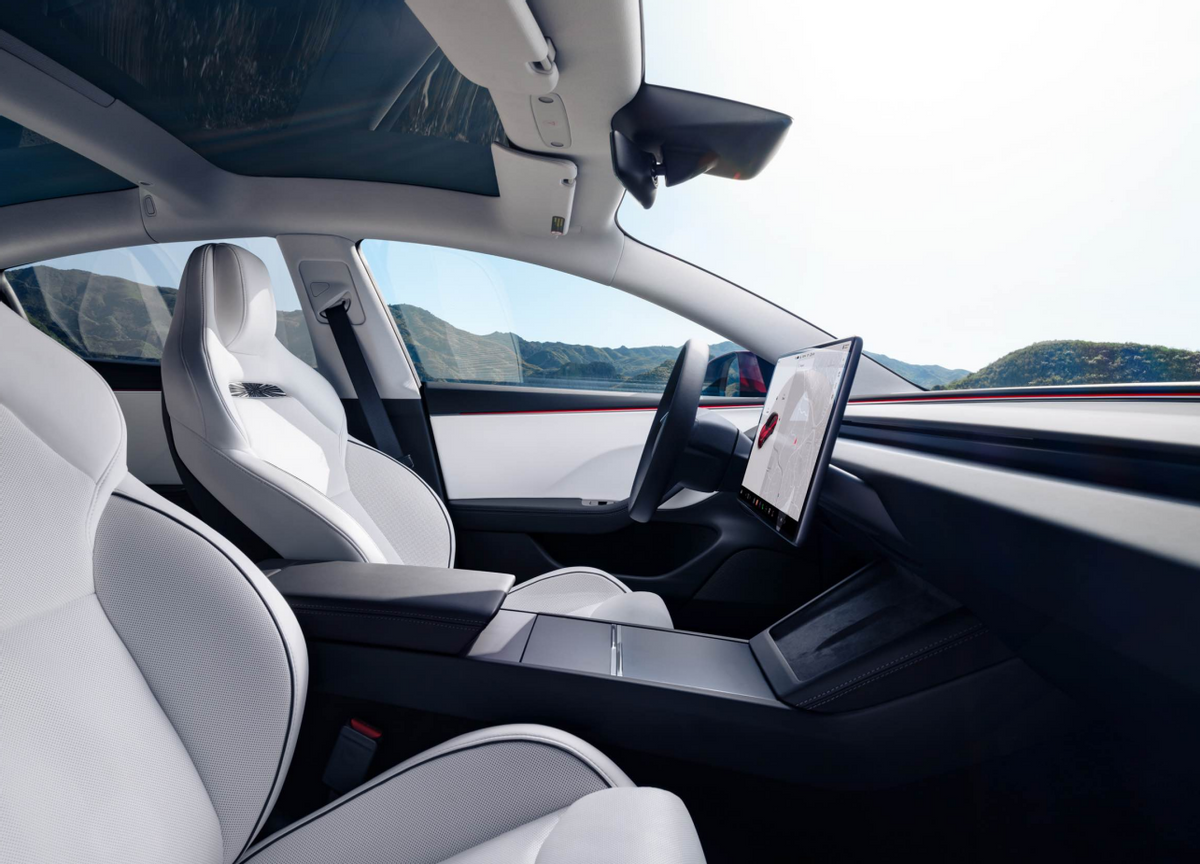 全新Model 3高性能版开启预售，零百加速3.1秒，续航623KM