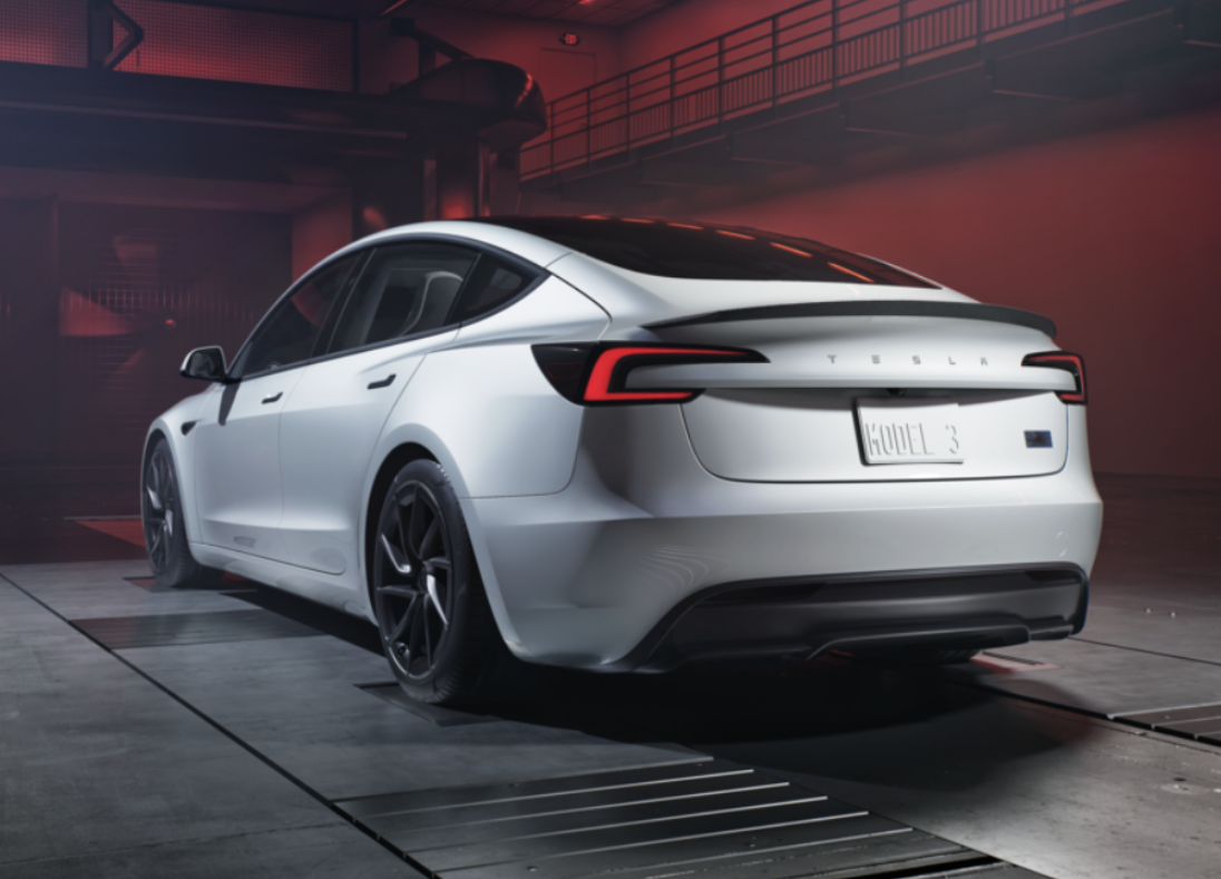 全新Model 3高性能版开启预售，零百加速3.1秒，续航623KM