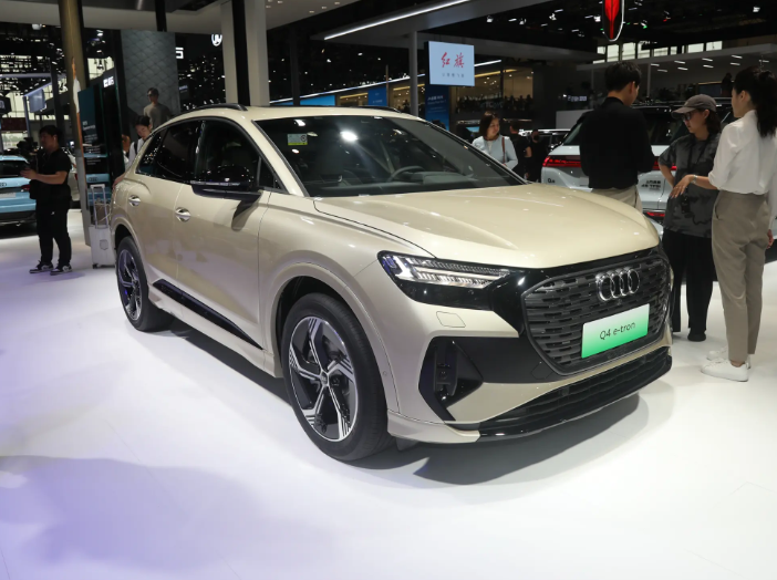 奥迪Q4 e-tron冠军纪念版正式上市，售价33.02万元，限量50辆