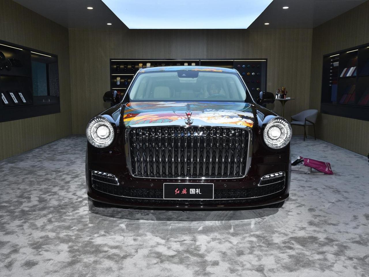 红旗国礼上市，车长近6米，配4.0T V8发动机，718万，对标劳斯莱斯