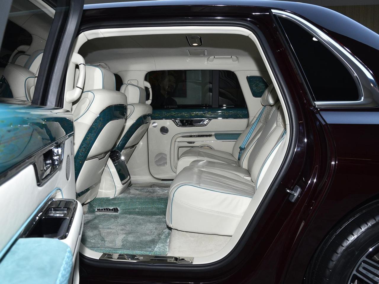 红旗国礼上市，车长近6米，配4.0T V8发动机，718万，对标劳斯莱斯