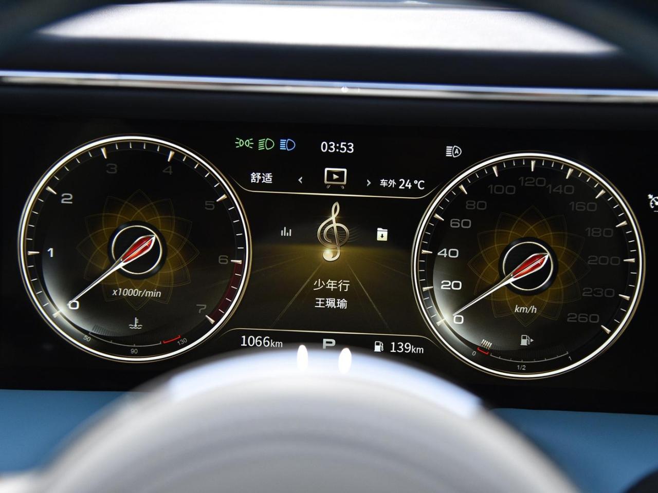 红旗国礼上市，车长近6米，配4.0T V8发动机，718万，对标劳斯莱斯
