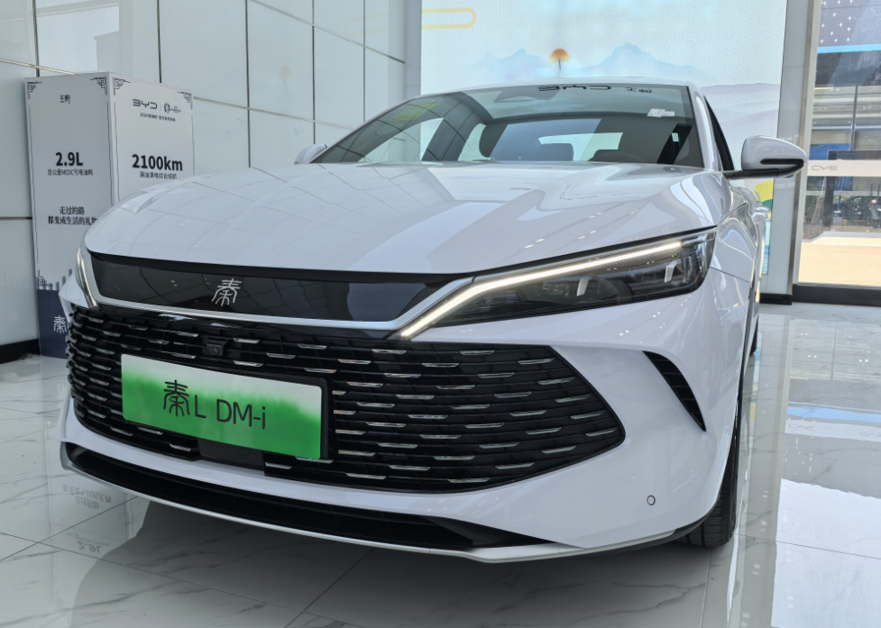 比亚迪秦L实拍，续航2100km，空间大、售价厚道，5款车型如何选？